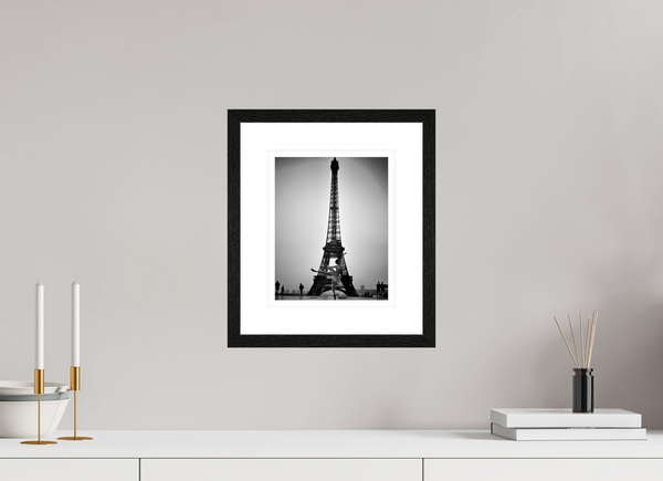20 x 25 cm, Tirage photo Fine Art + Cadre + Passe-Partout Danseuse devant Tour Eiffel
