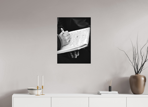 50 x 69,1 cm, Tirage photo sous plexi mat L'écrivain du métro